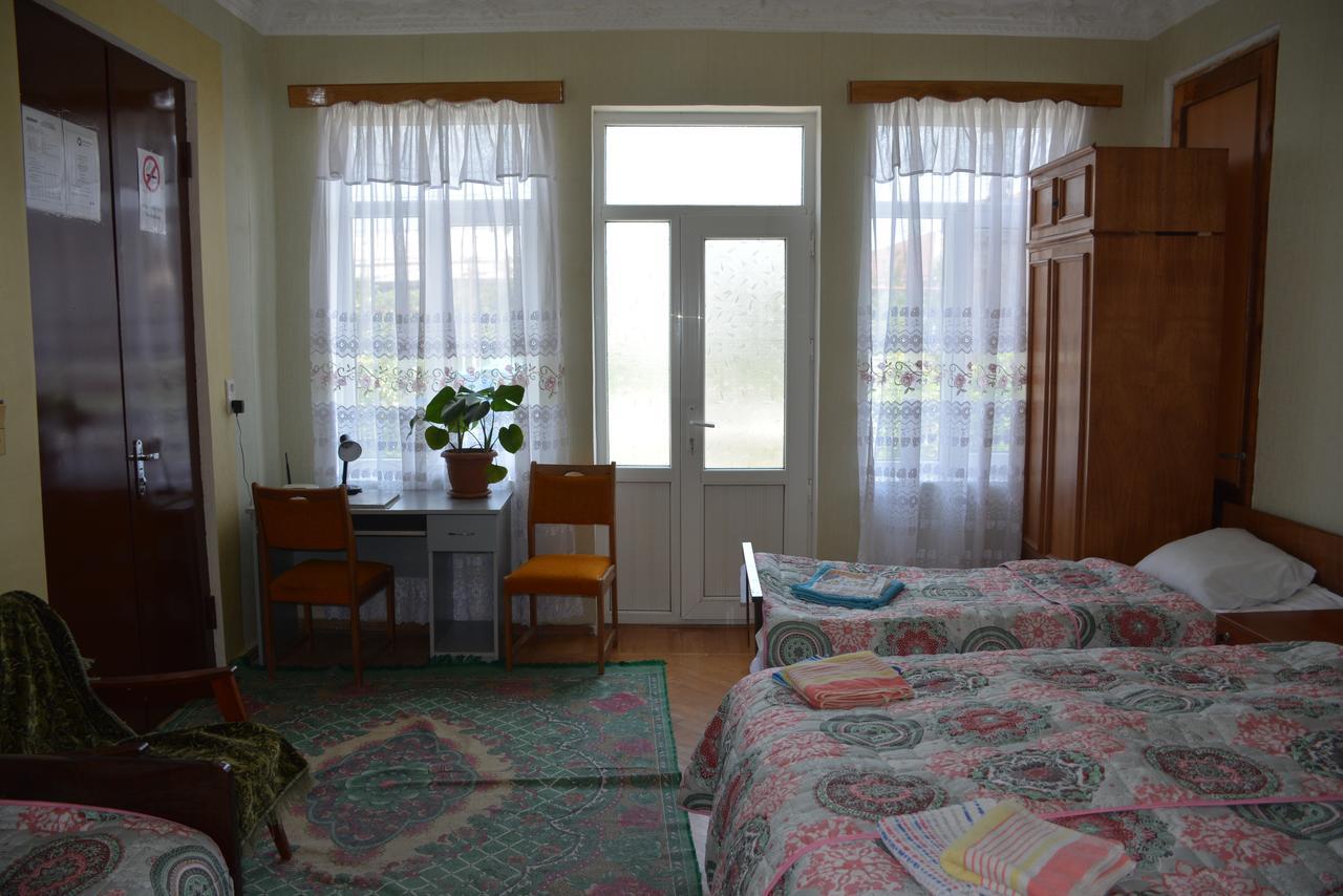 ホテル Friends House クタイシ エクステリア 写真